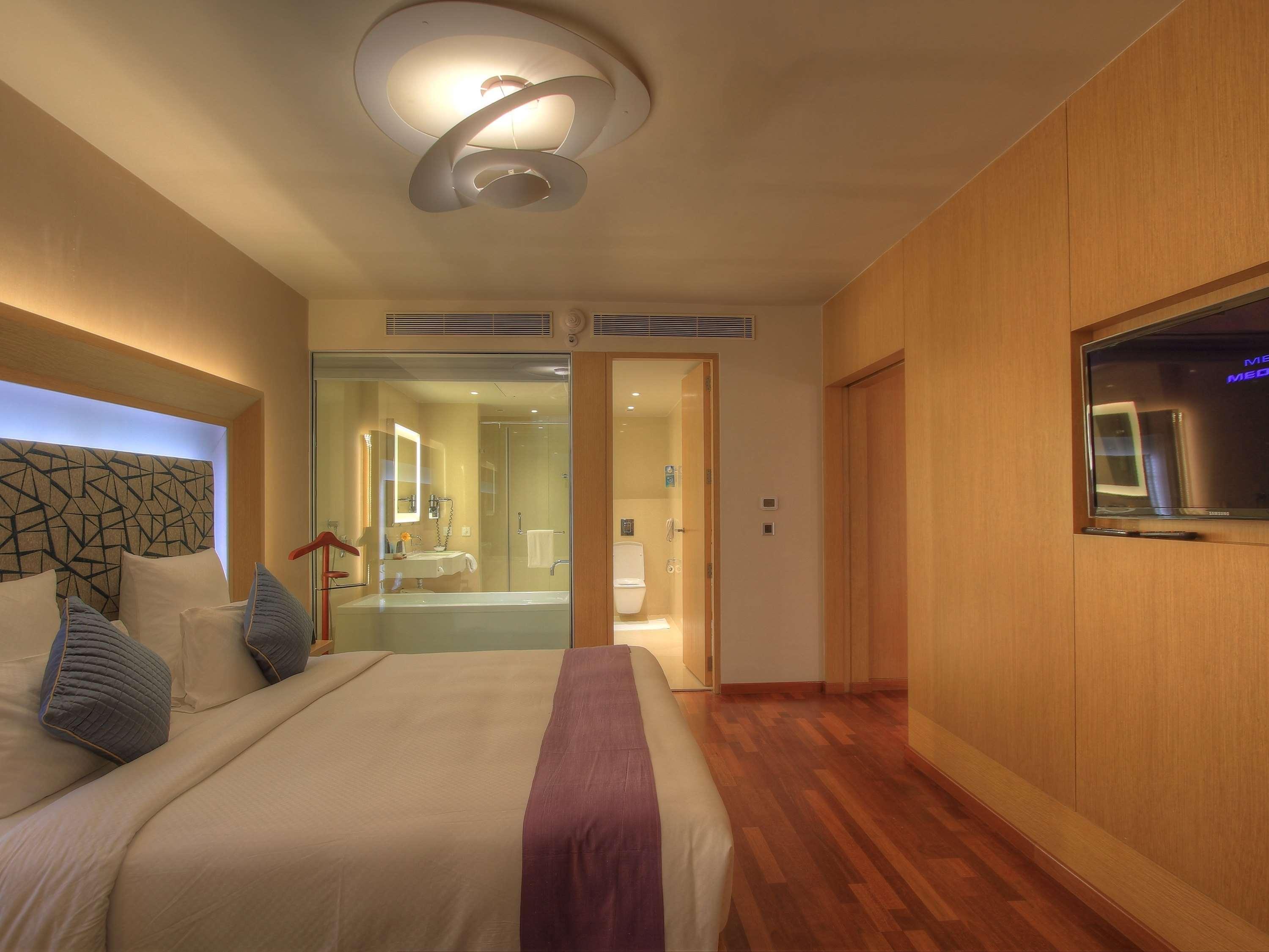 Novotel Visakhapatnam Varun Beach Εξωτερικό φωτογραφία Deluxe Room