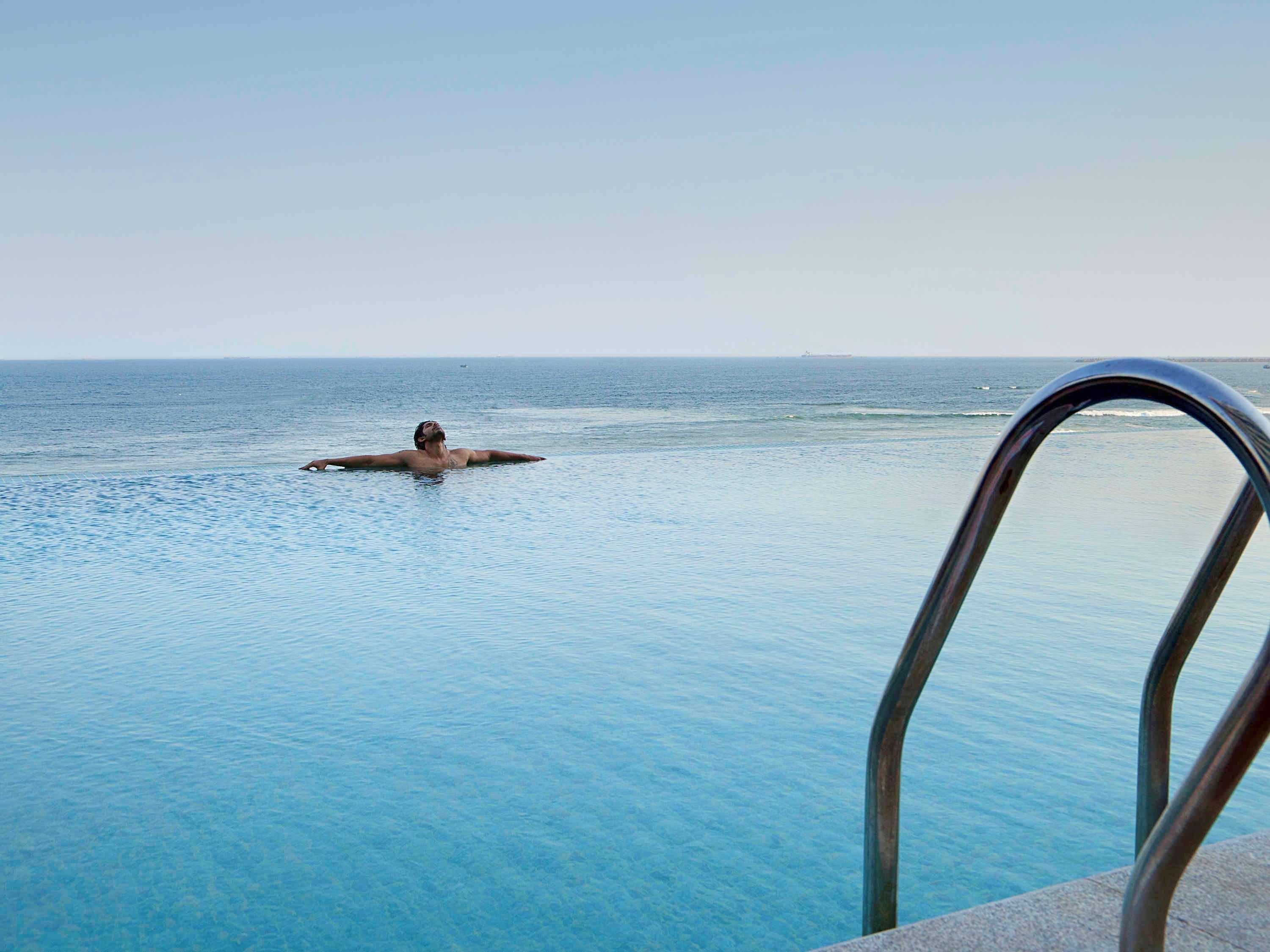 Novotel Visakhapatnam Varun Beach Εξωτερικό φωτογραφία Infinity pool at the Dead Sea