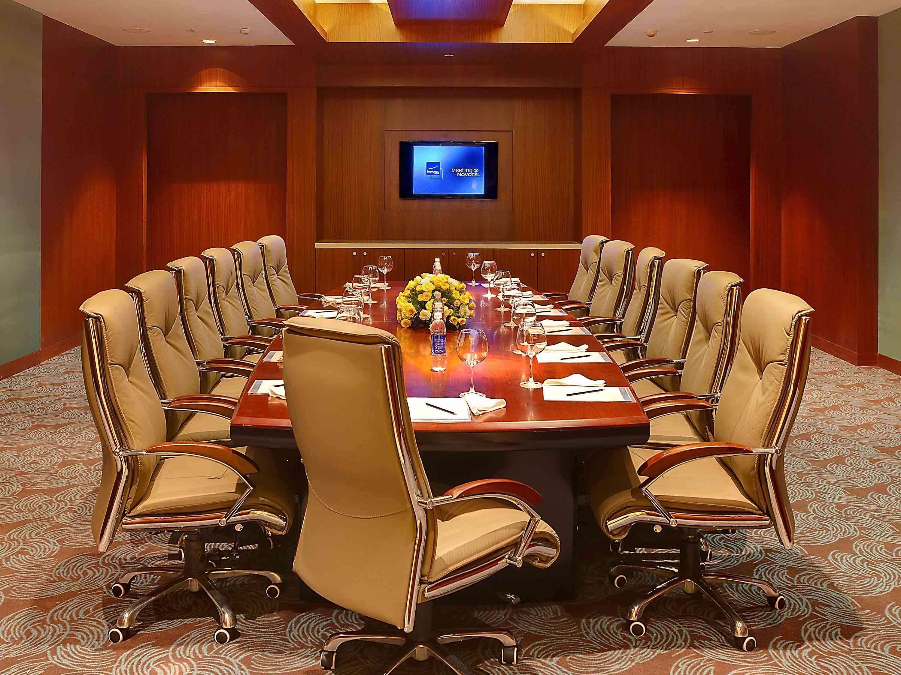 Novotel Visakhapatnam Varun Beach Εξωτερικό φωτογραφία A boardroom