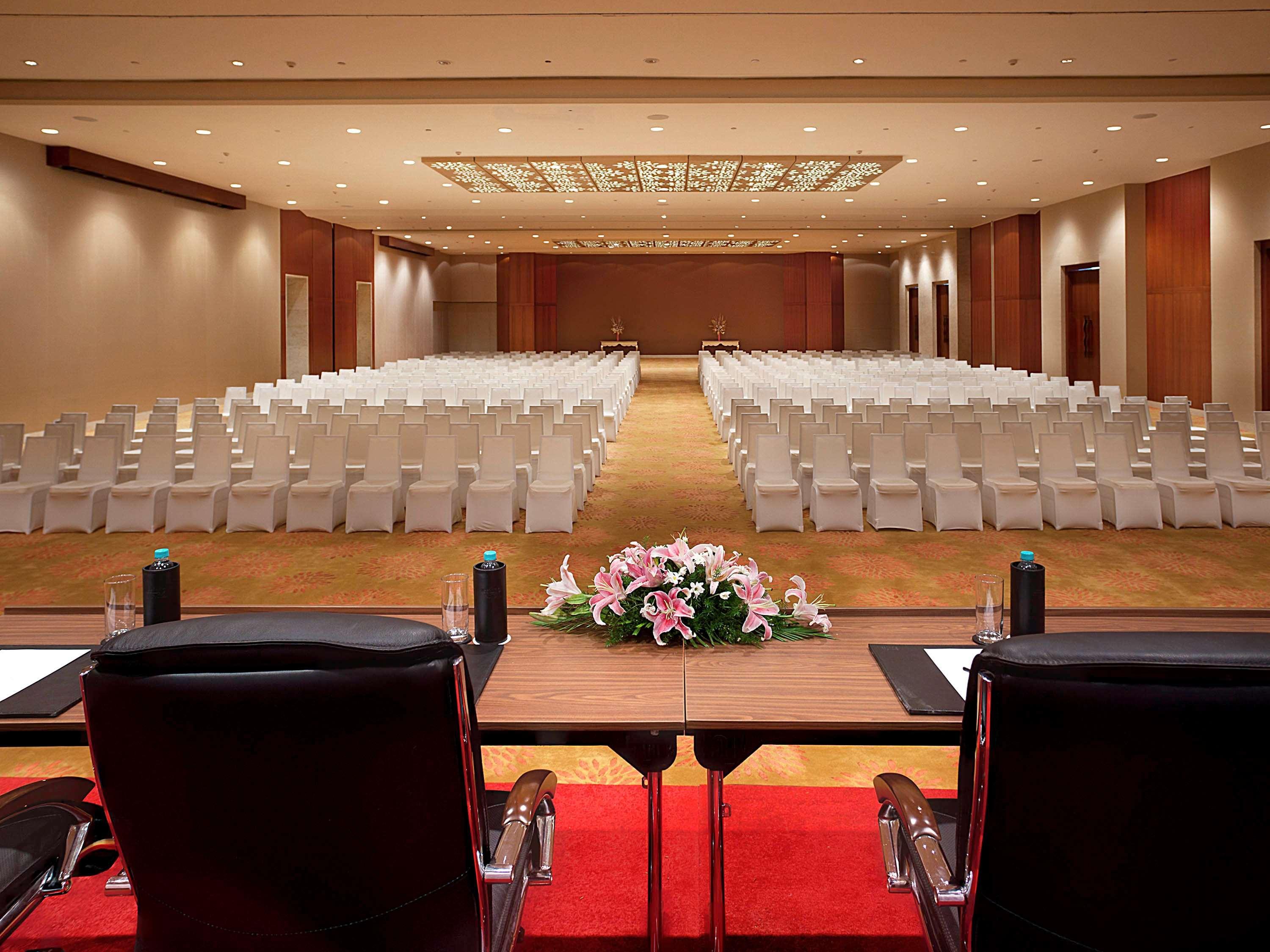 Novotel Visakhapatnam Varun Beach Εξωτερικό φωτογραφία The Grand Ballroom