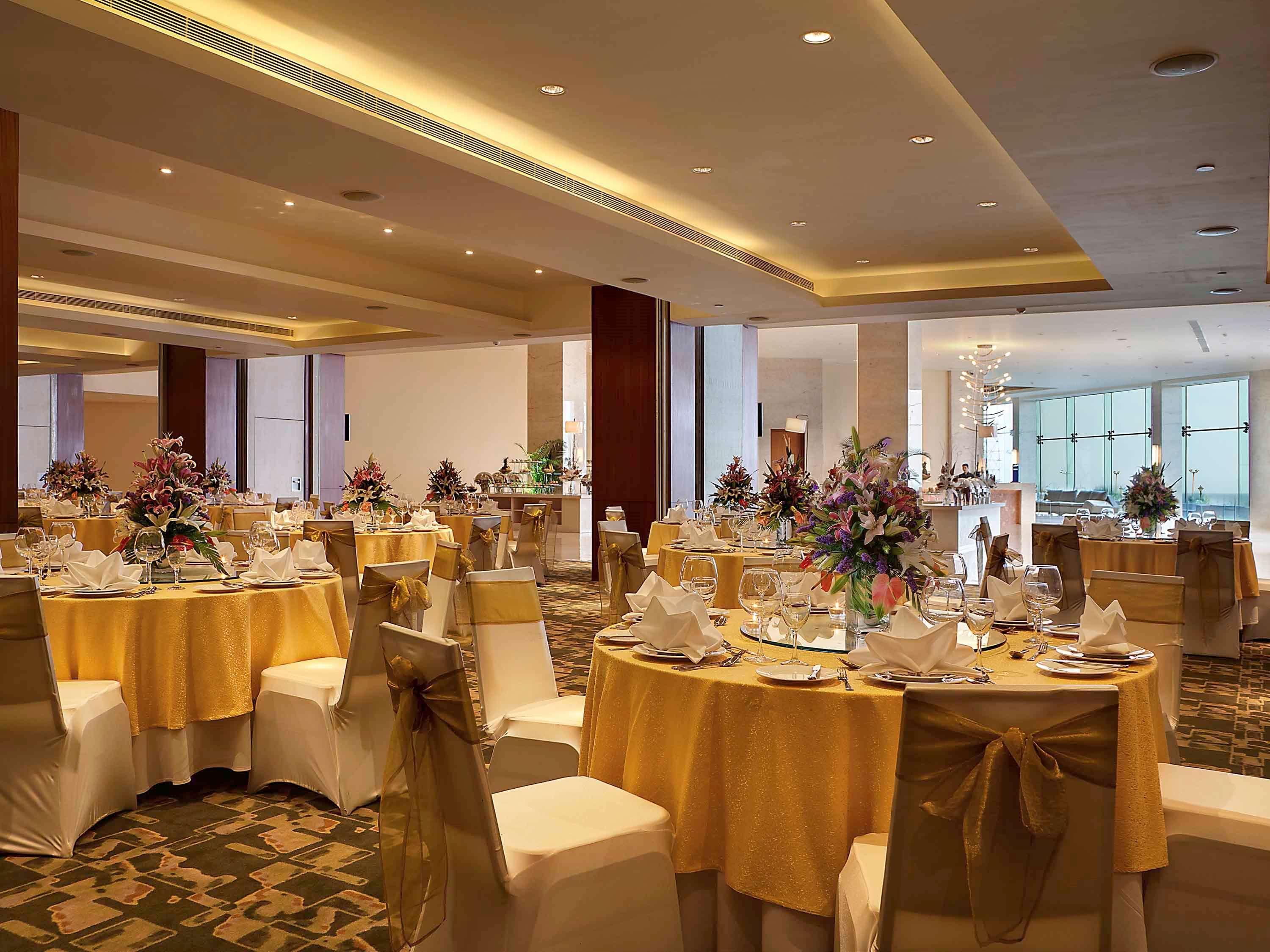Novotel Visakhapatnam Varun Beach Εξωτερικό φωτογραφία The ballroom