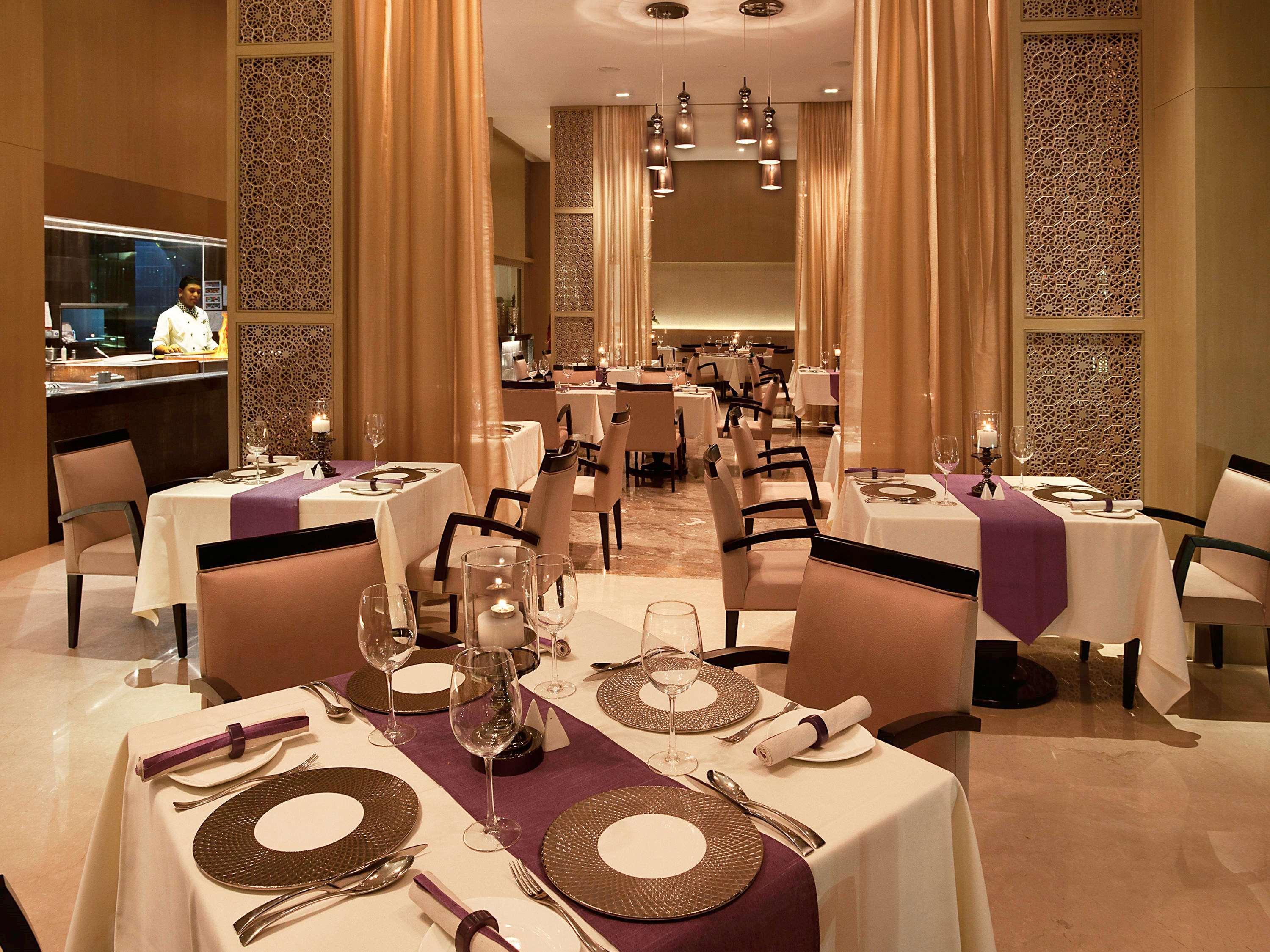 Novotel Visakhapatnam Varun Beach Εξωτερικό φωτογραφία The restaurant