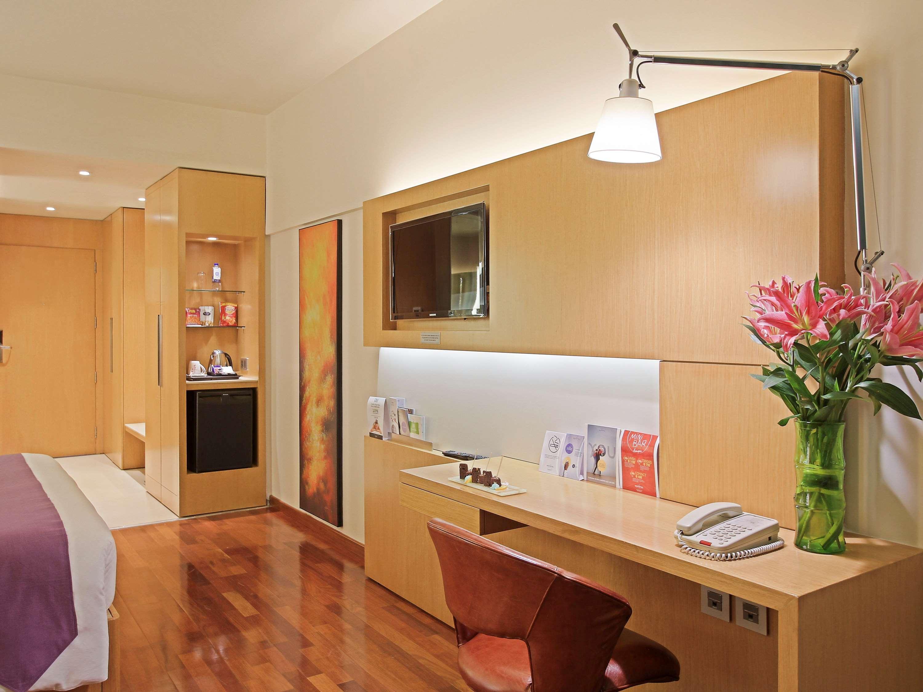 Novotel Visakhapatnam Varun Beach Εξωτερικό φωτογραφία A room at the hotel