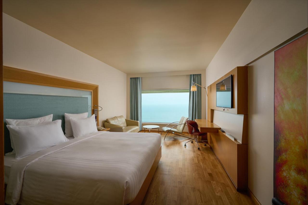 Novotel Visakhapatnam Varun Beach Εξωτερικό φωτογραφία A room at the hotel