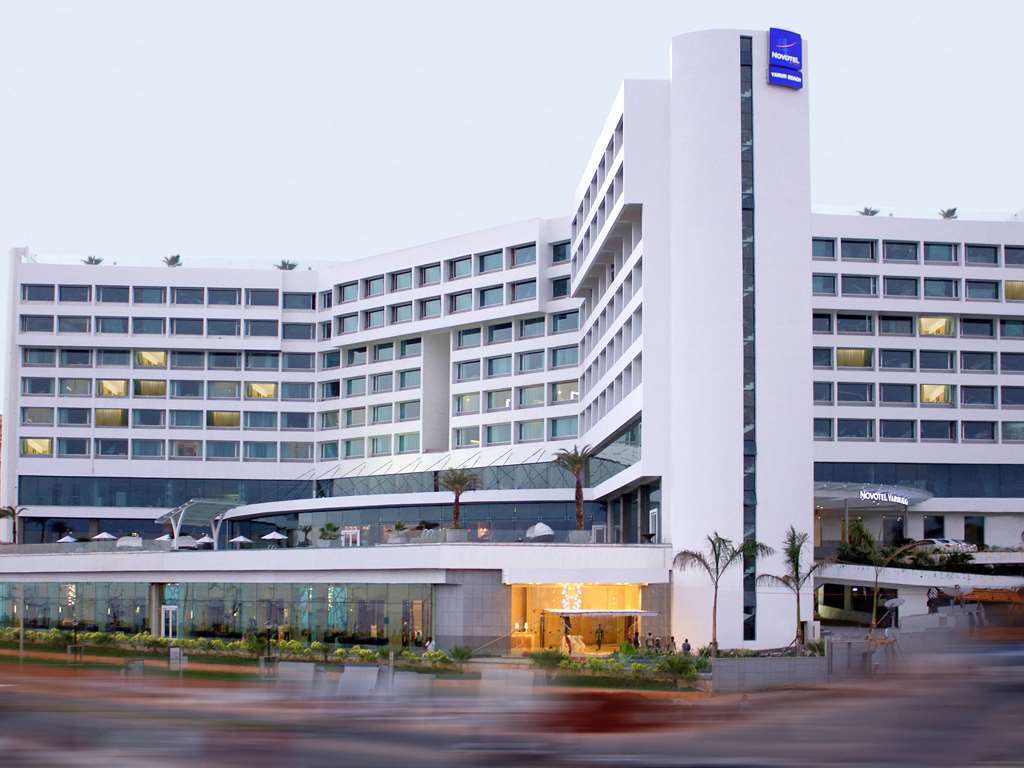 Novotel Visakhapatnam Varun Beach Εξωτερικό φωτογραφία Holiday Inn, Hyderabad