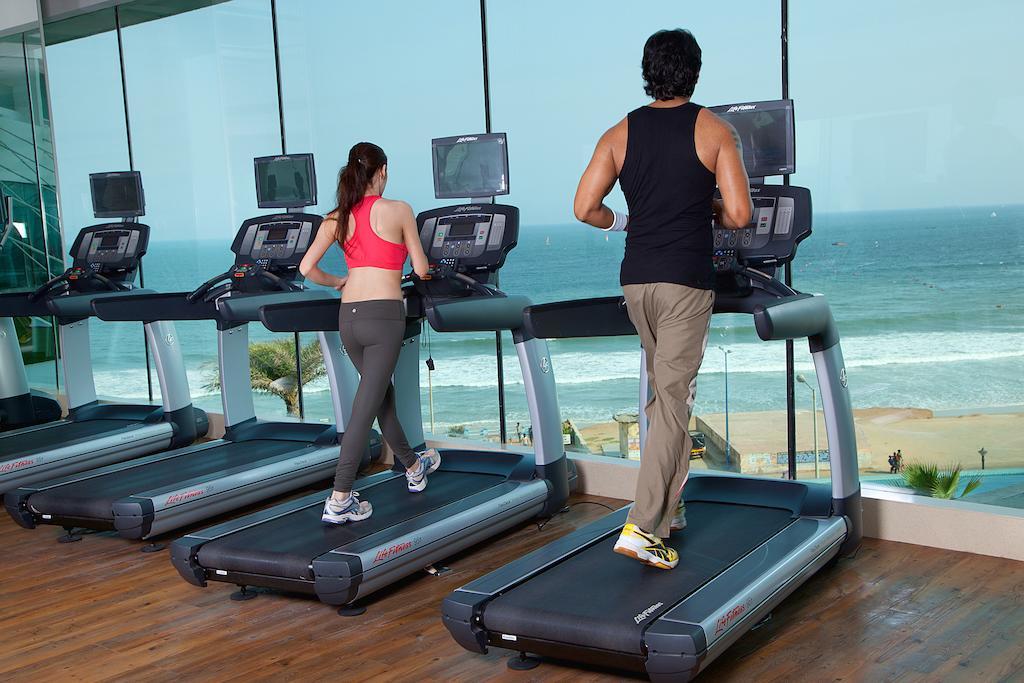 Novotel Visakhapatnam Varun Beach Εξωτερικό φωτογραφία A treadmill