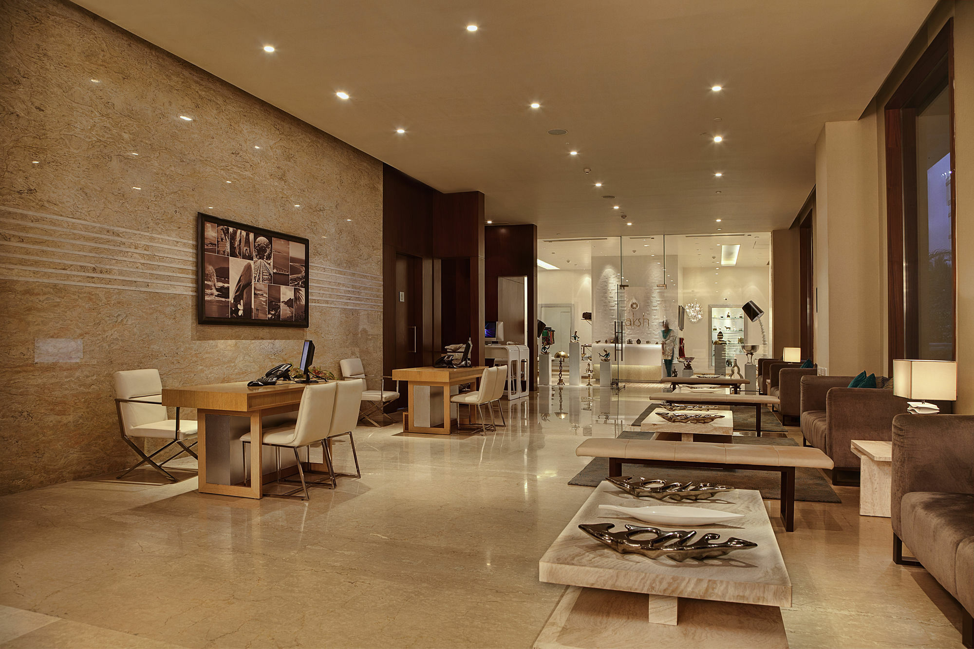 Novotel Visakhapatnam Varun Beach Εξωτερικό φωτογραφία The lobby of the hotel