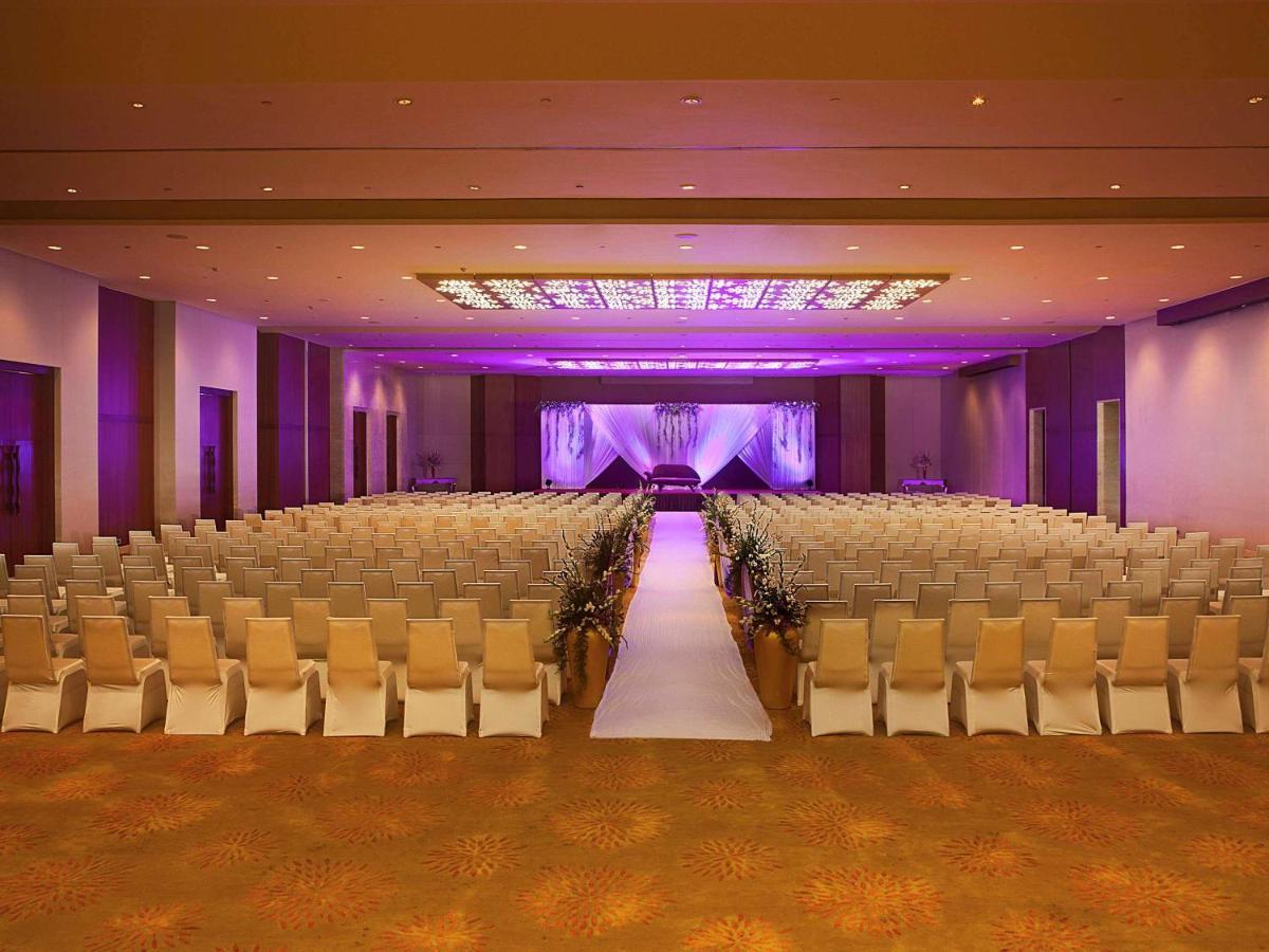 Novotel Visakhapatnam Varun Beach Εξωτερικό φωτογραφία The Grand Ballroom