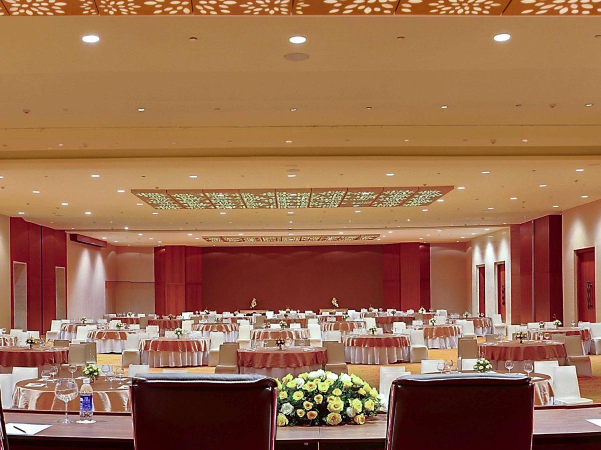 Novotel Visakhapatnam Varun Beach Εξωτερικό φωτογραφία The Grand Ballroom